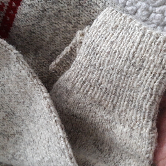 Vintage Brooks Brothers All Wool Beige Red Fair Isle Crew Neck Sweater - Picture 14 of 15